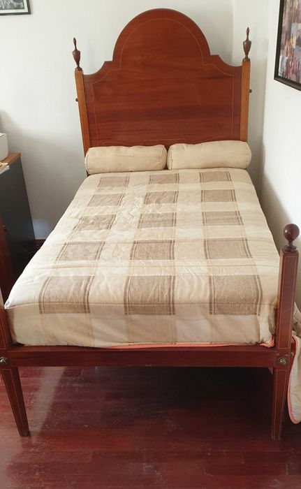 Cama de corpo e meio estilo D. Maria