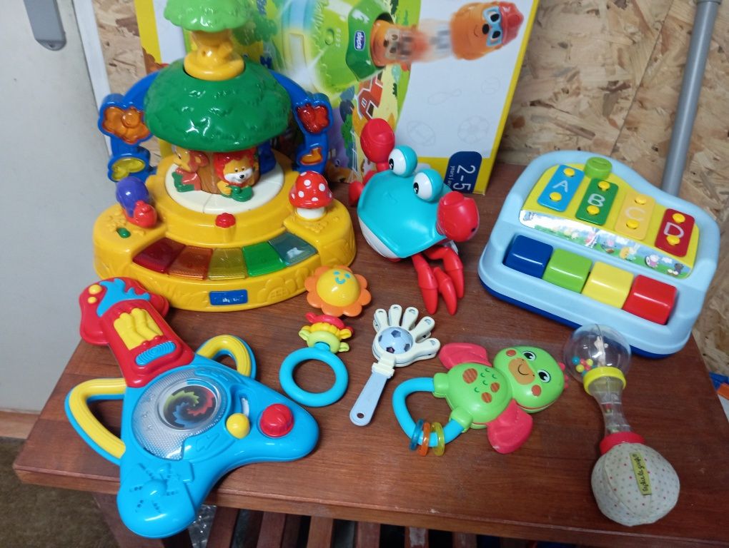 Conjunto de 25 brinquedos variados como novos