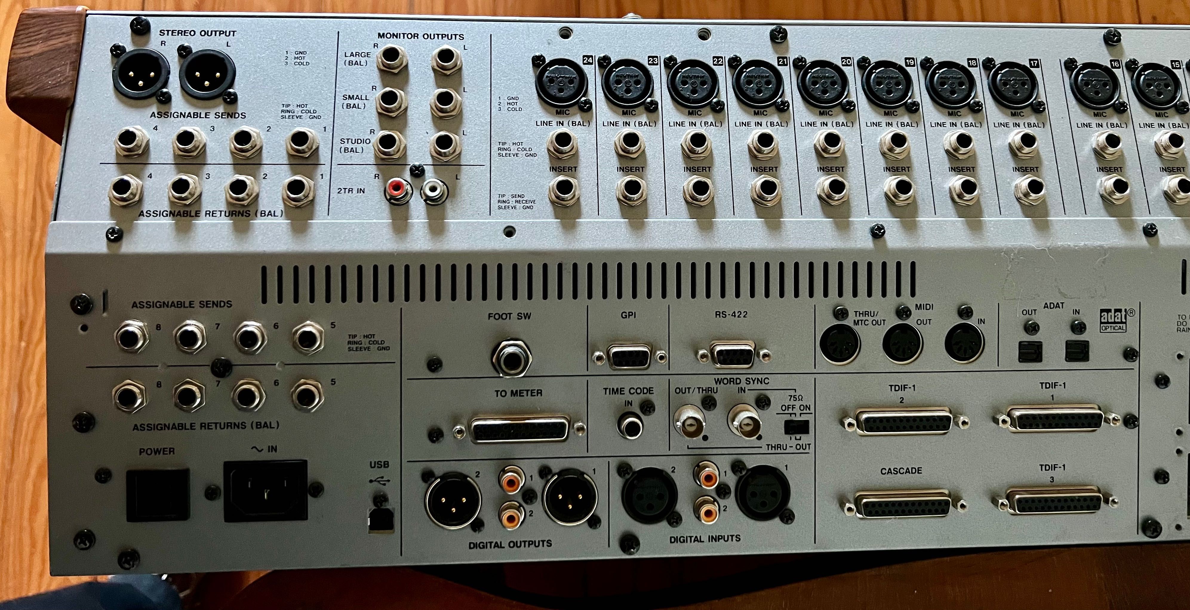 Tascam DM 4800 console de mixagem digital