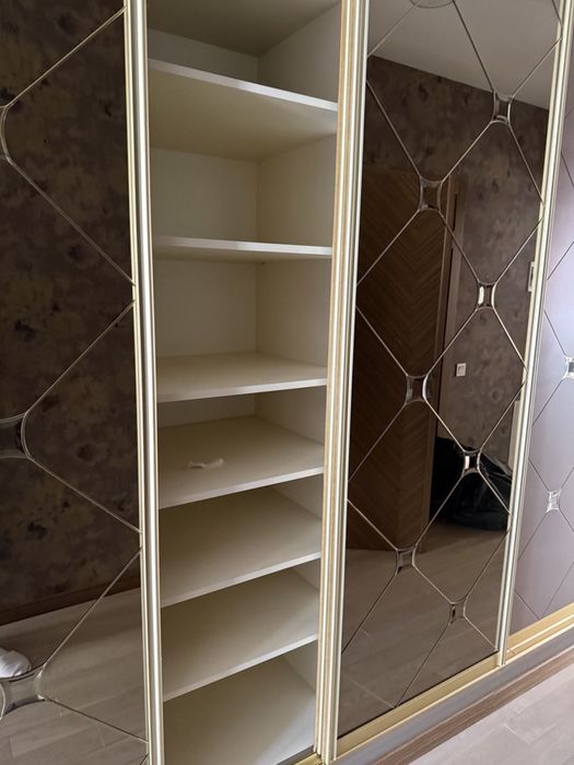 Шафа-купе  для зберігання речей