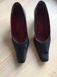 Sapatos pretos para dia a dia ou ocasiões mais solenes