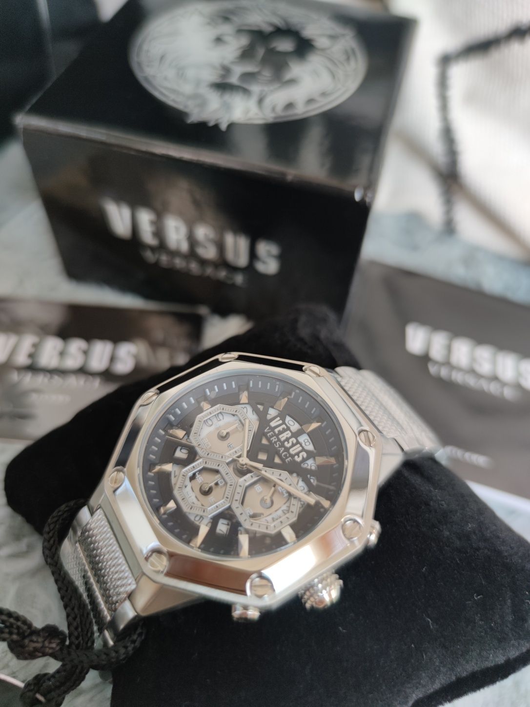 Zegarek męski Versus Versace VSP391420

Nowy Srebrny