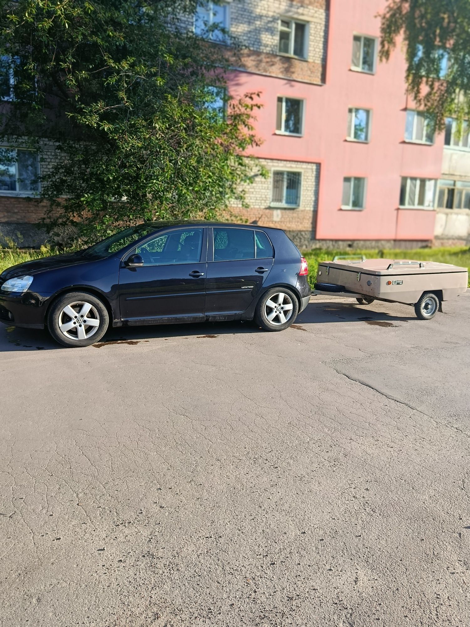 Причепи-палатки Скіф. прицеп скиф
Є декілька варіантів.

Причеп М2 зел