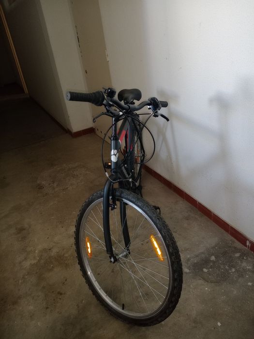 85€ bicicleta roda 26 em excelente estado tudo ok pegar e andar