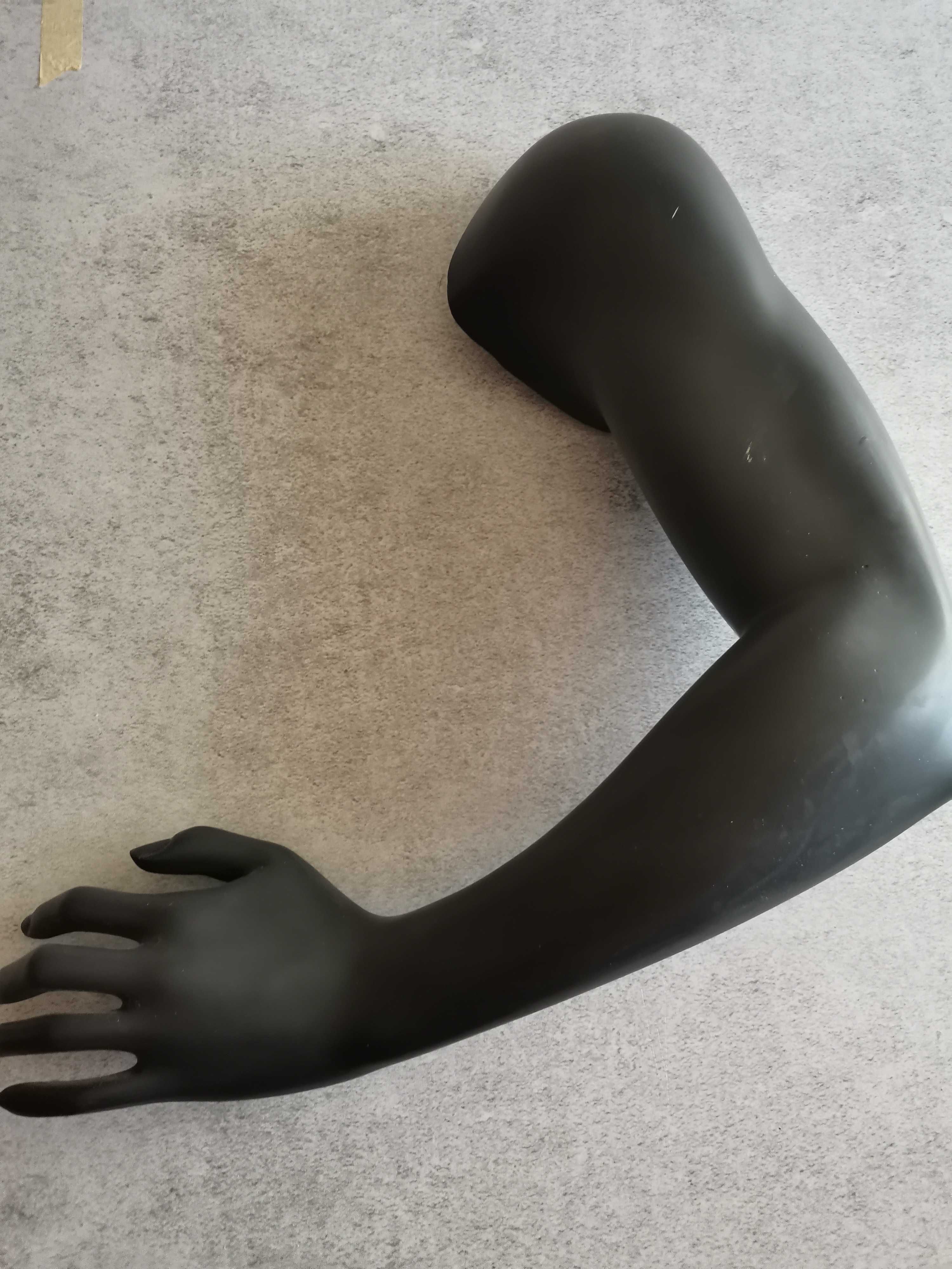 Busto/manequim com 61 cm, braços amovíveis fixação por ímanes.