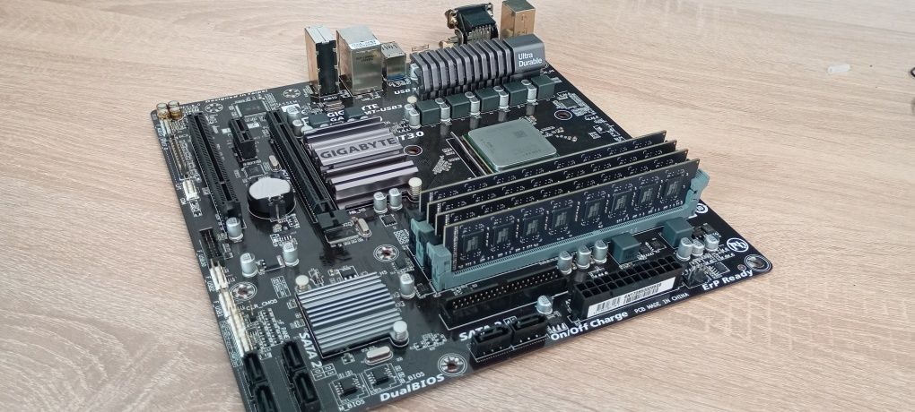 Комплект без кулера. Gigabyte GA-78LMT-USB3