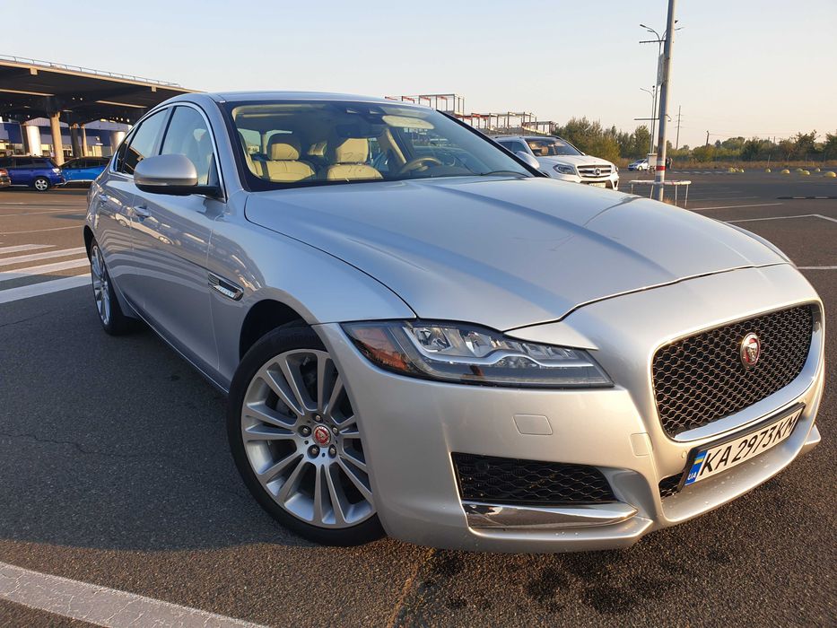 Авто Jaguar XF 2018  // поколение/X260