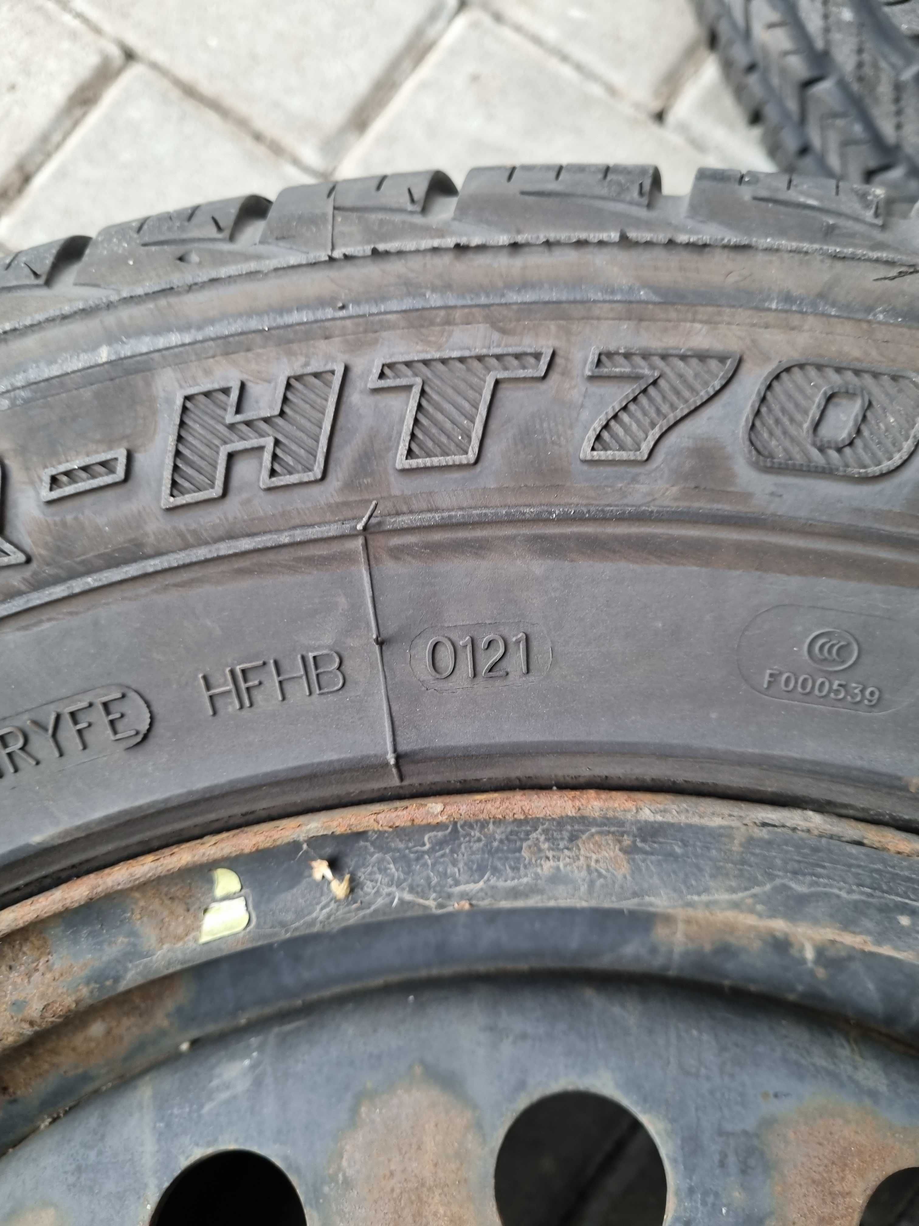 Koła Torque 215/65/R16 98H Wielosezon z czujnikami TPMS do Sienna XL20