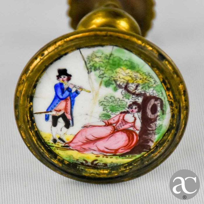 Puxador em metal e porcelana, séc. XIX