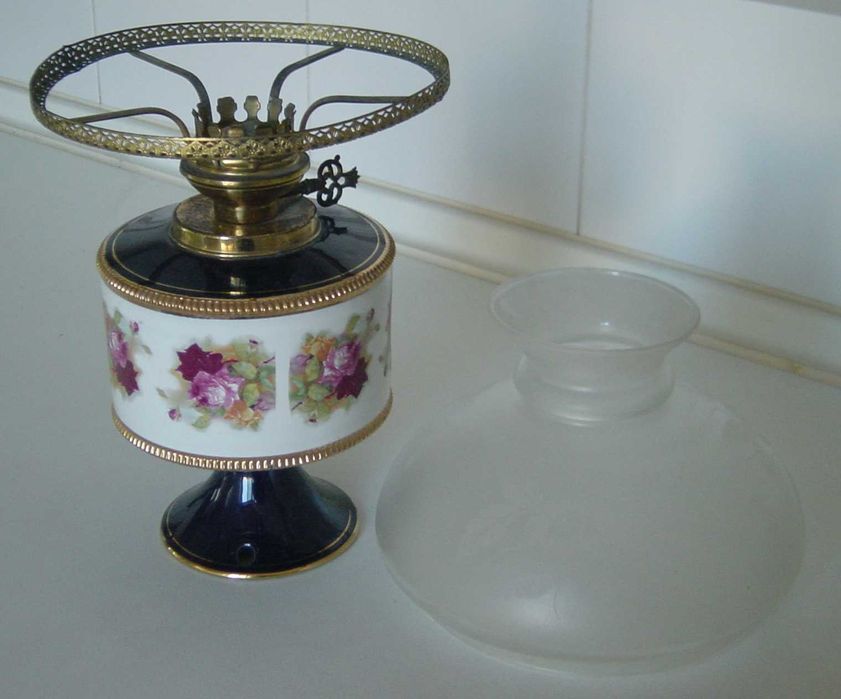 Início Séc XX Antigo Candeeiro a petróleo, porcelana, Hand Made Italy