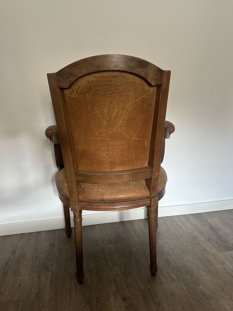 Conjunto de 4 cadeiras antigas em nogueira – para restauro