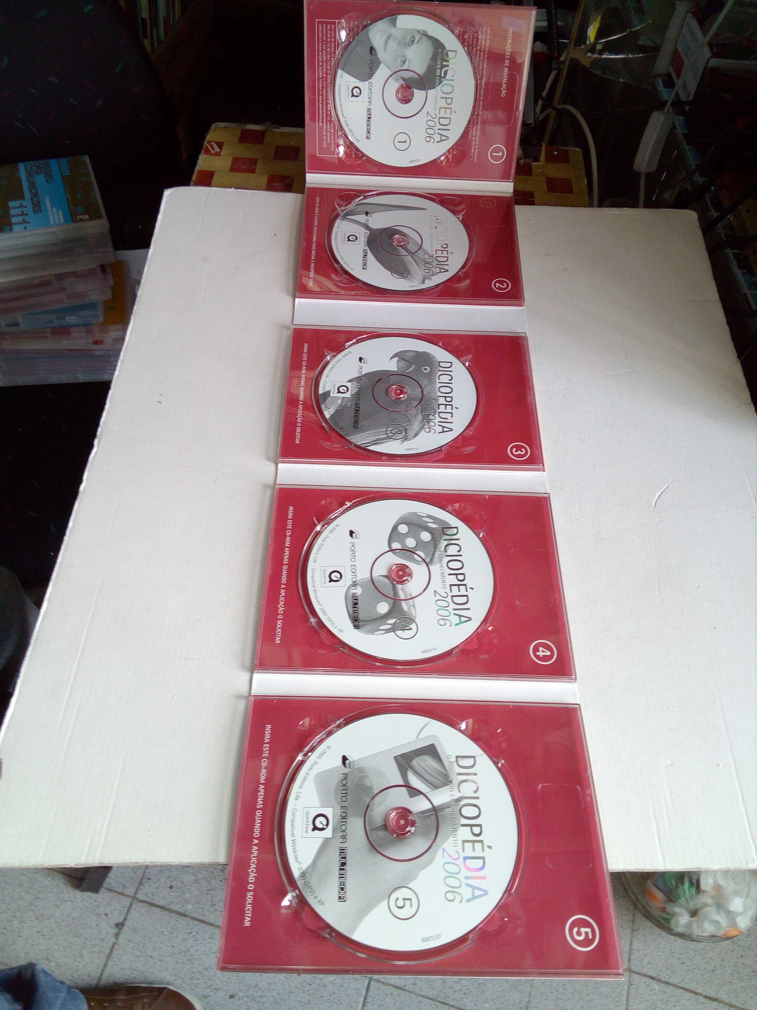 Vendo Conjunto de Diciopédias, cada Contém 5 CD-Roms