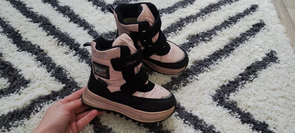 Продам ботинки зимние на девочку + свитер