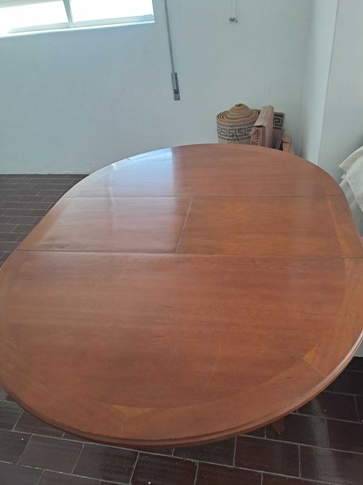 Mesa redonda em cerejeira extensível