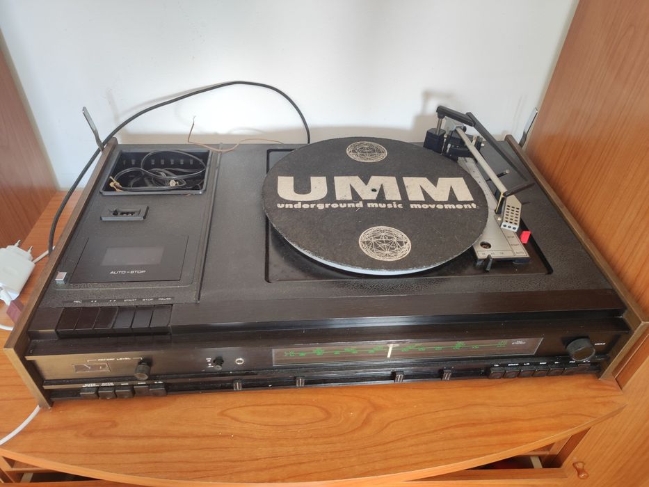 Gira discos, rádio e cassete