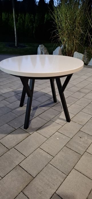 Stolik kawowy z blatem granitowym