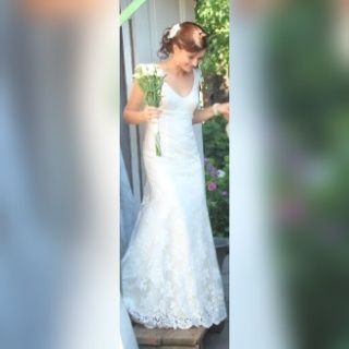 Продам гипюровое свадебное платье с открытой спиной цв.айвори