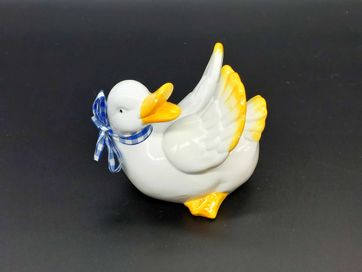 Ceramiczna kaczka kaczuszka z kokardą kolekcje hobby