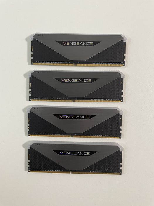 Corsair DDR4 32GB (4x8GB) 3600Mhz Vengeance RGB RT Black