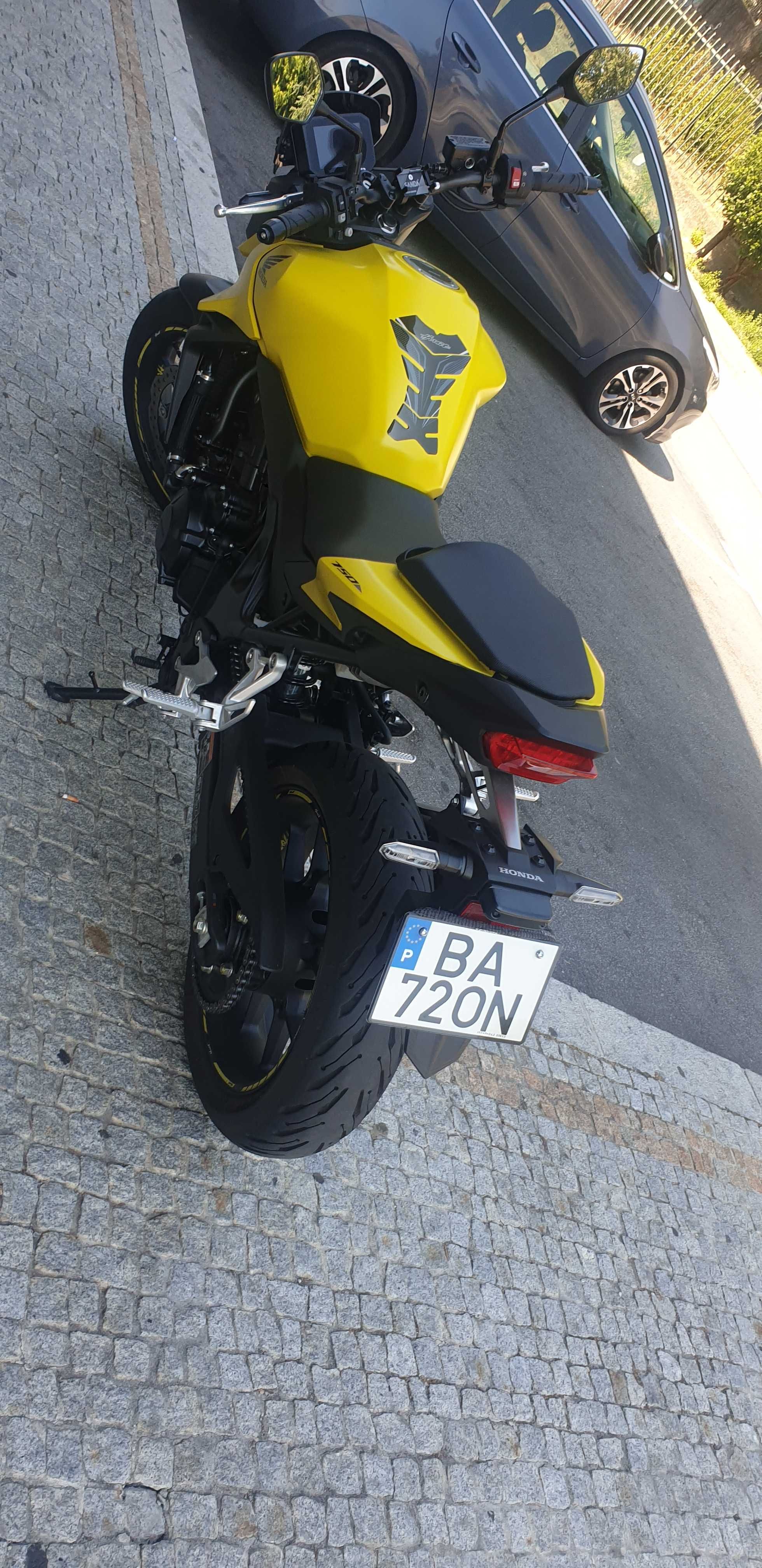 CB Hornet 750 Amarela