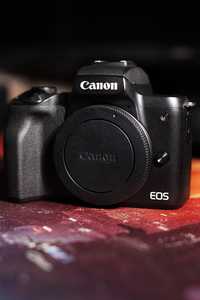 Цифровий фотоапарат canon m50