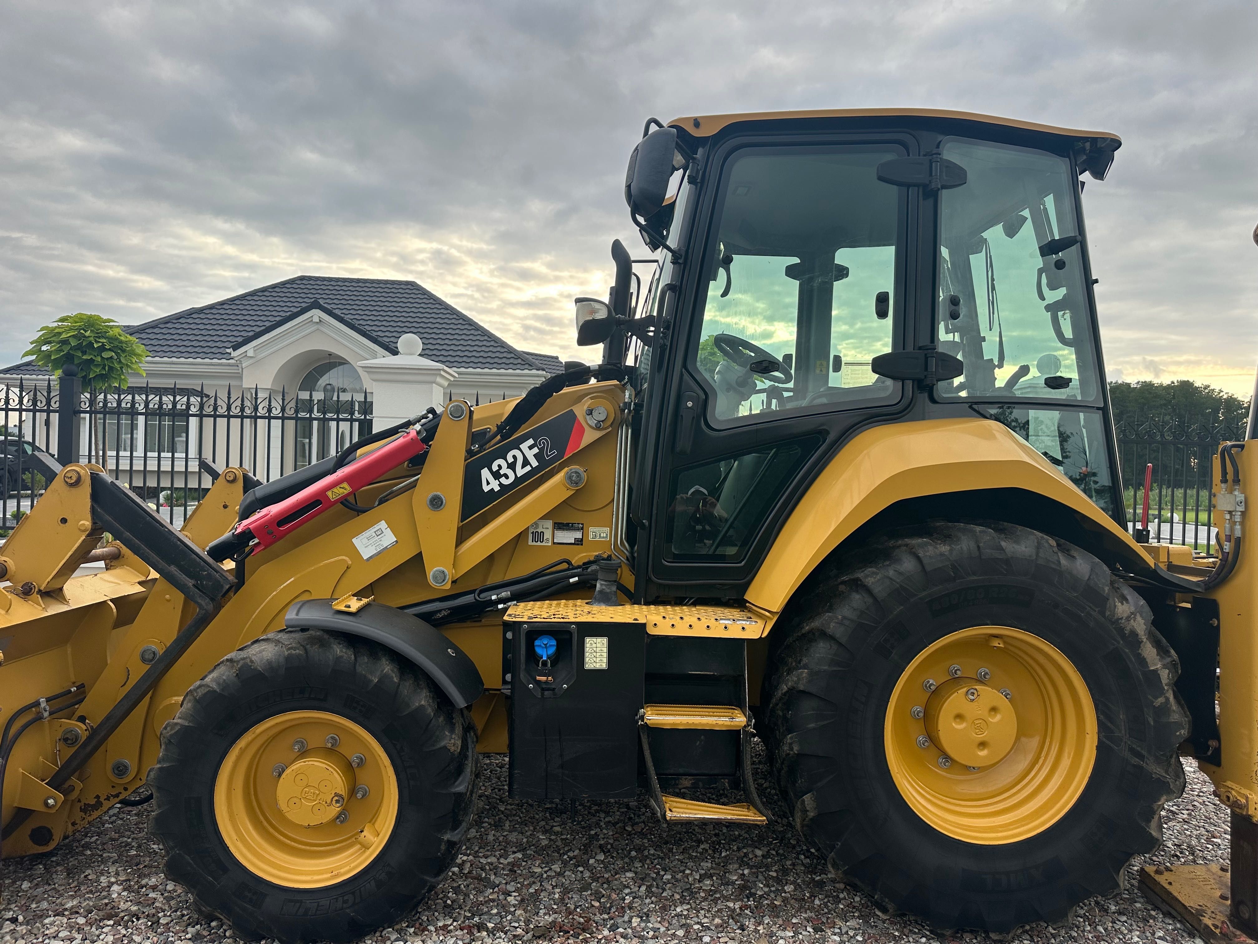 Koparko - ladowarka cat 432f2 w oryginale nic nie malowane 4900mth