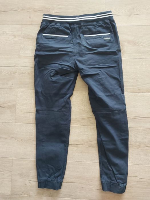 Zestaw spodni Jogger firmy Cropp