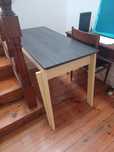 Mesa de pernas em ferro