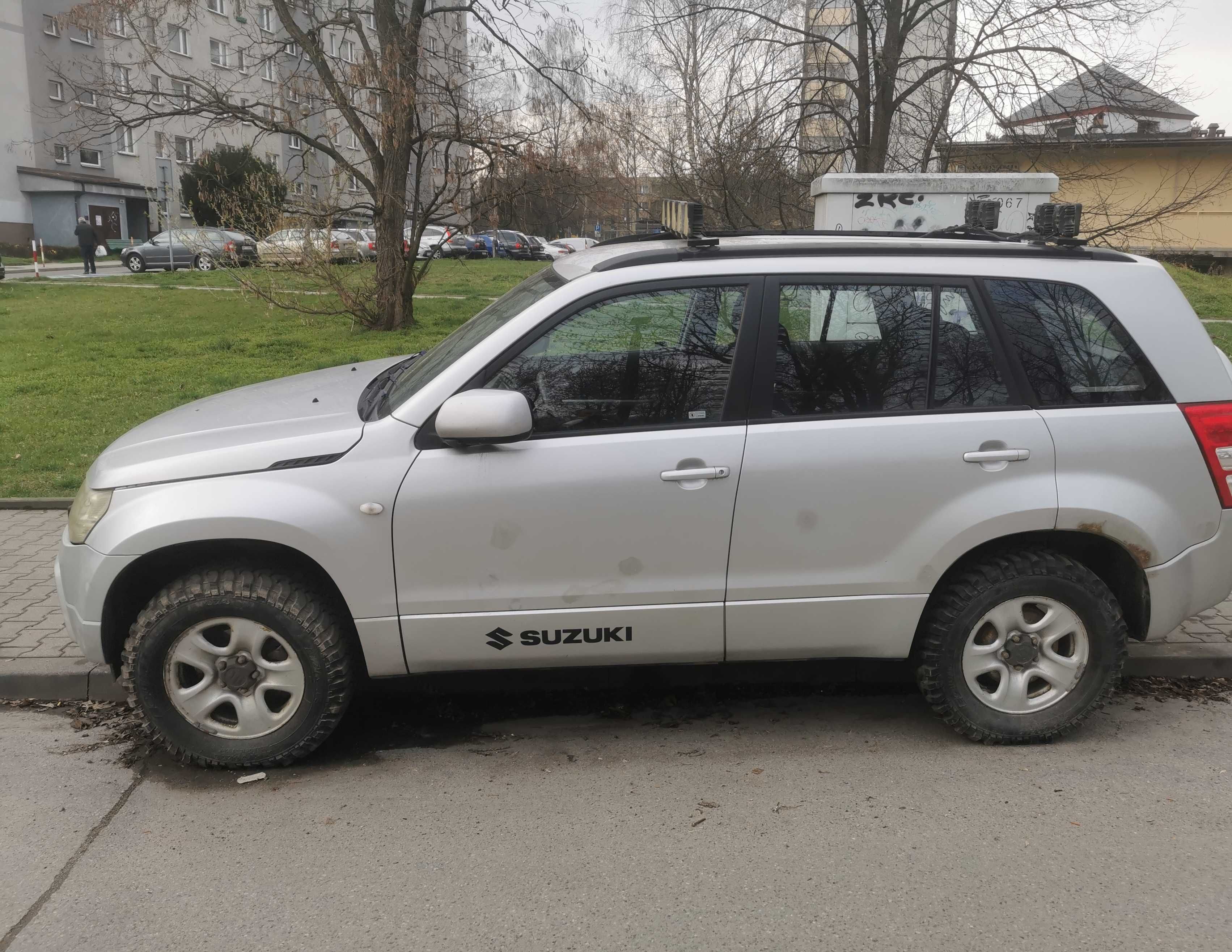 Suzuki grand vitara 2.0 z gazem 2005r uszkodzona czytaj opis
