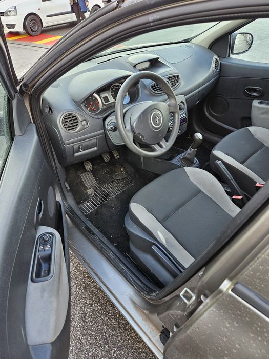 Renault Clio III Break 1.2i de 2010 para peças