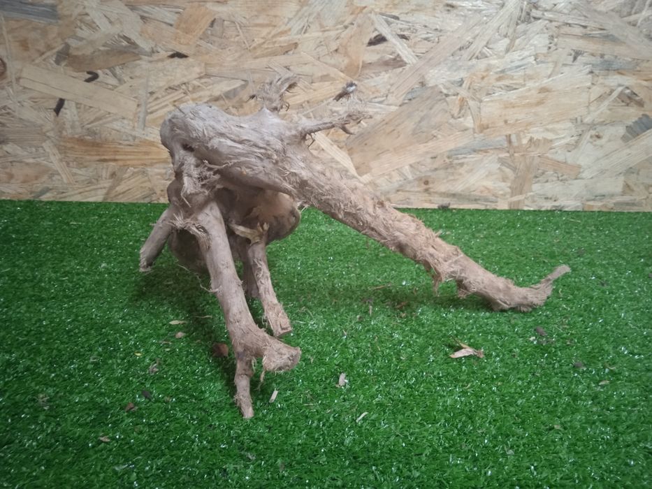 Korzeń do akwarium Red Moore Wood nr 714 o wymiarach 28/21/20