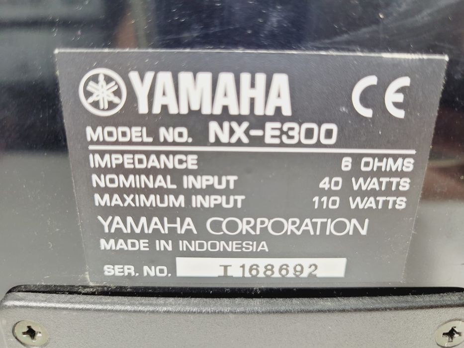 Yamaha NX E 300 kolumny 40/110W 6ohm monitory piano black