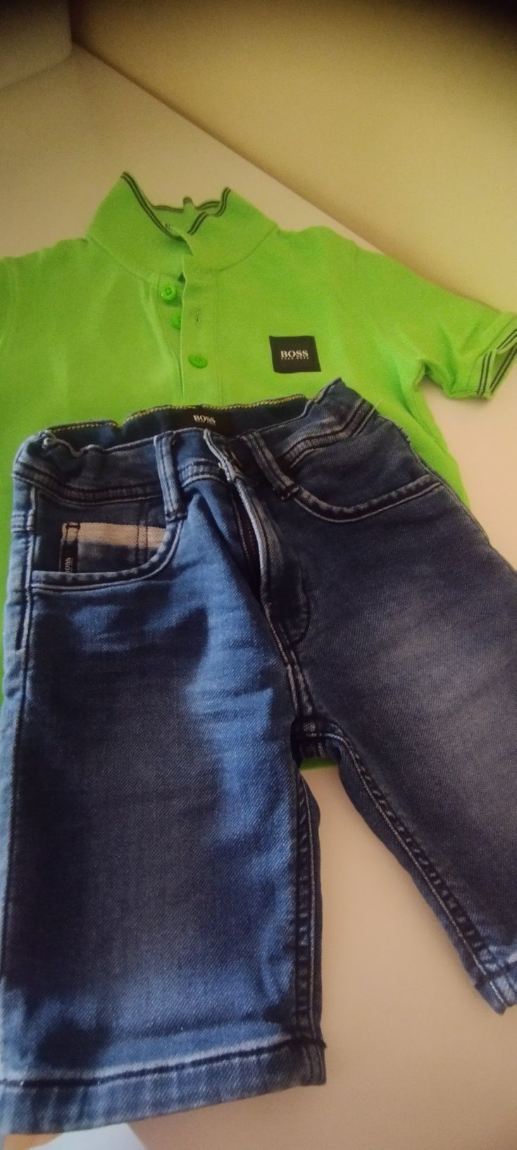 Conjunto menino tamanho 4 anos, marca Hugo boss,calção e polo, complet