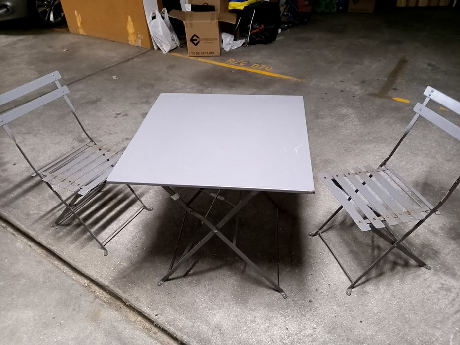 Conjuntos mesas e cadeiras de metal