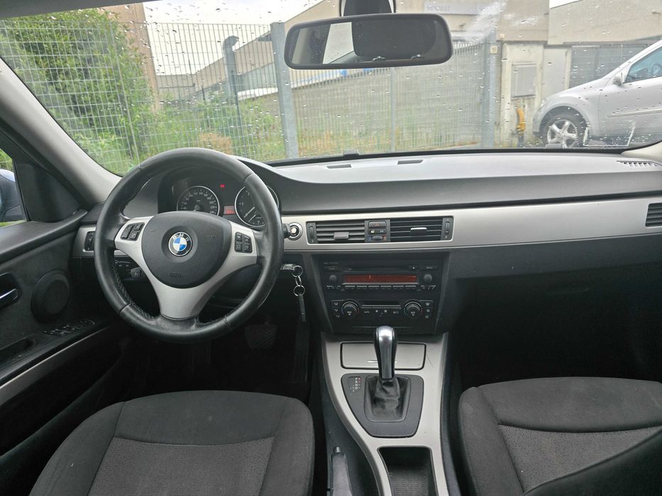 Bmw 330d 4x4  Posiadam inne  auta  z  włoch  całe  i uszkodzone