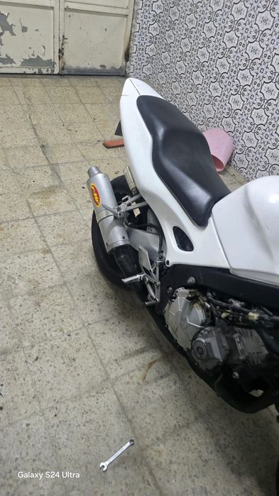 Vendo CBR 600 em excelente estado.