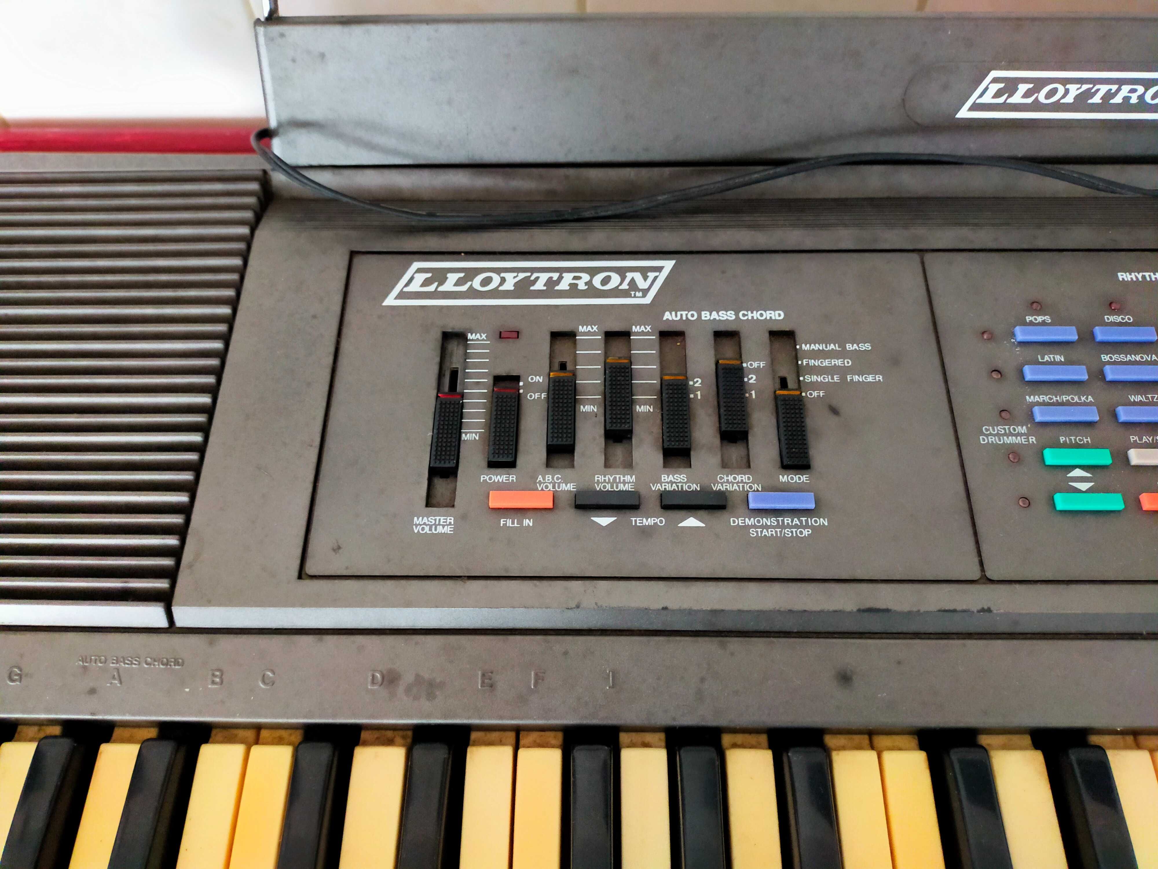 Órgão musical Lloytron.