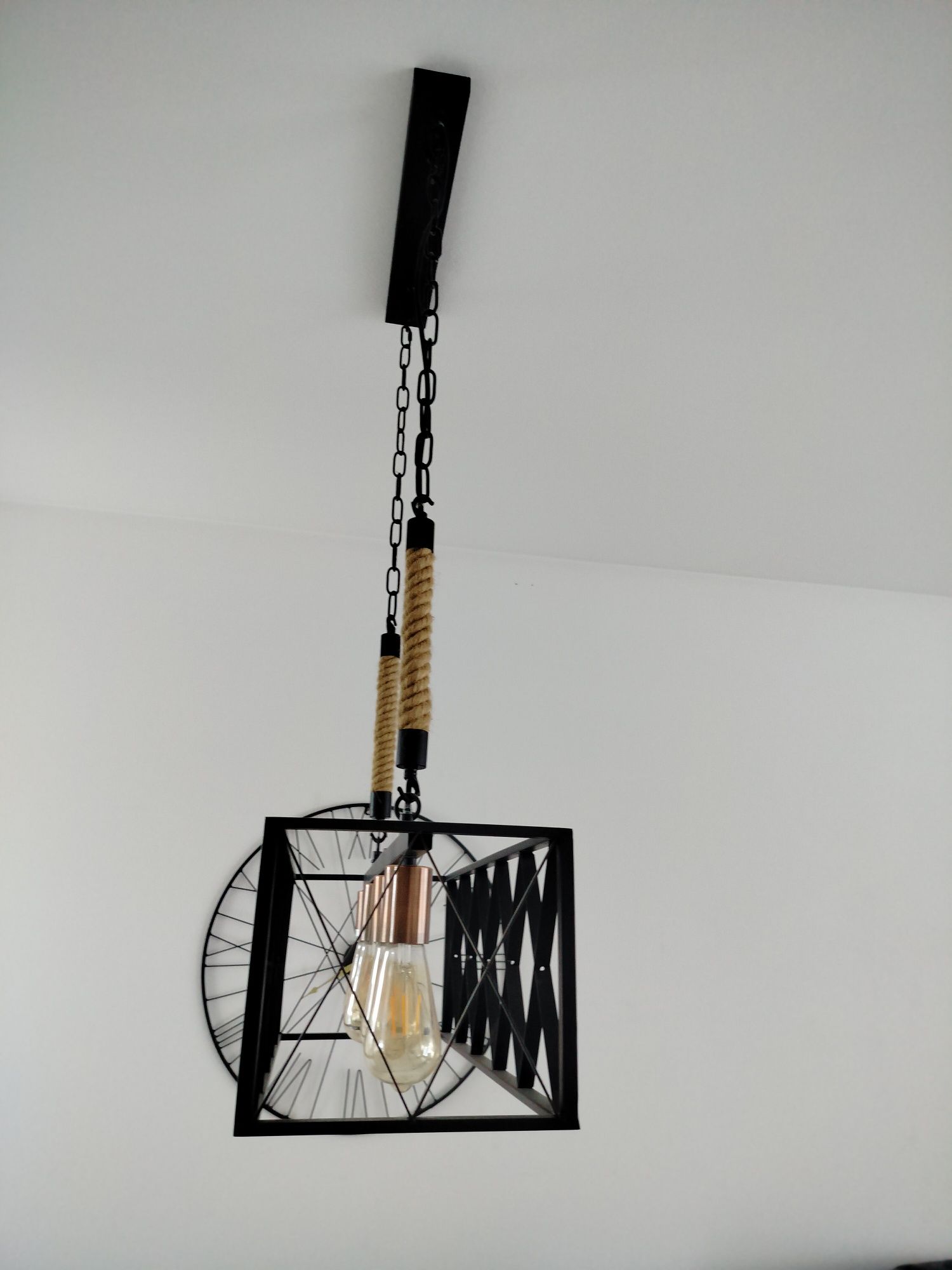 Czarna modna lampa rustykalna/ industralna