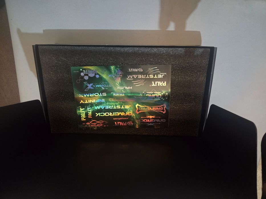 Pudełko po karcie graficznej Palit Geforce RTX 5060 Ti 8GB (ze zdjecia