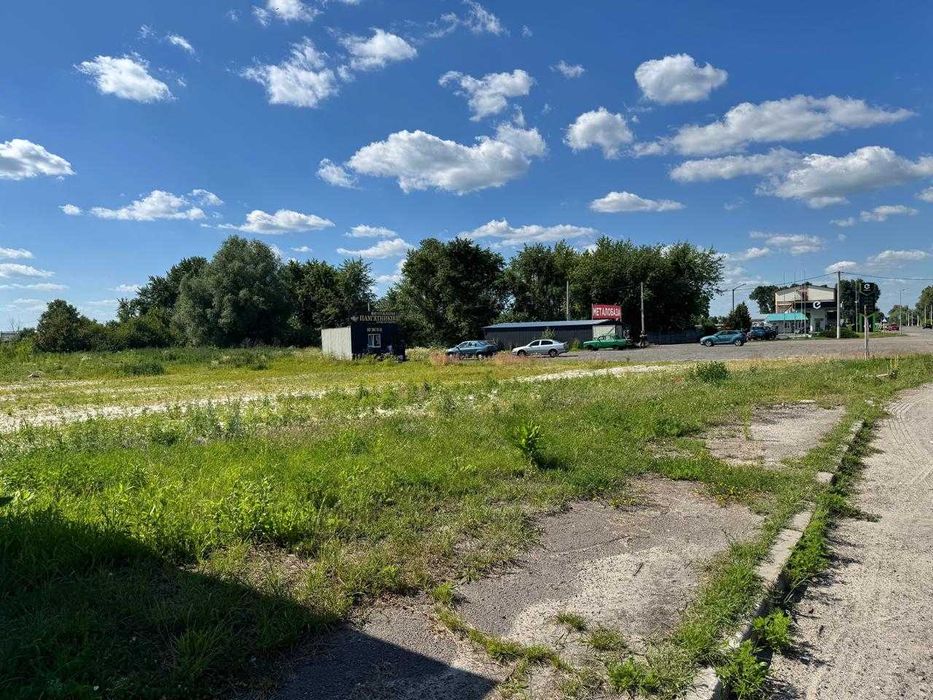 Продам фасадну ділянку 0,68га Київська обл., п.Баришівка