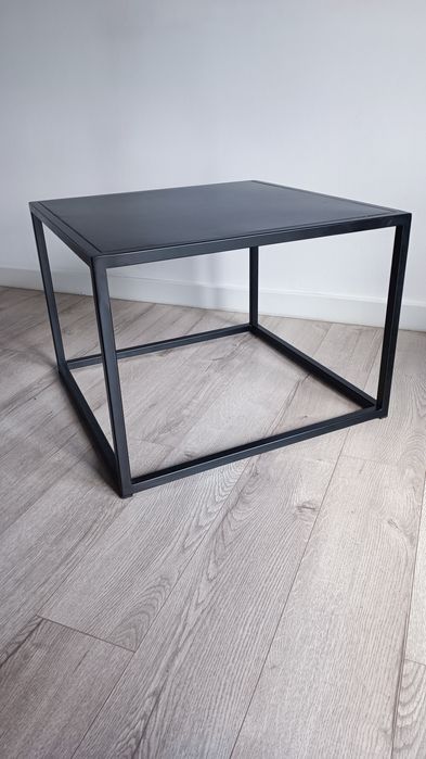 Czarny metalowy stolik kawowy loft