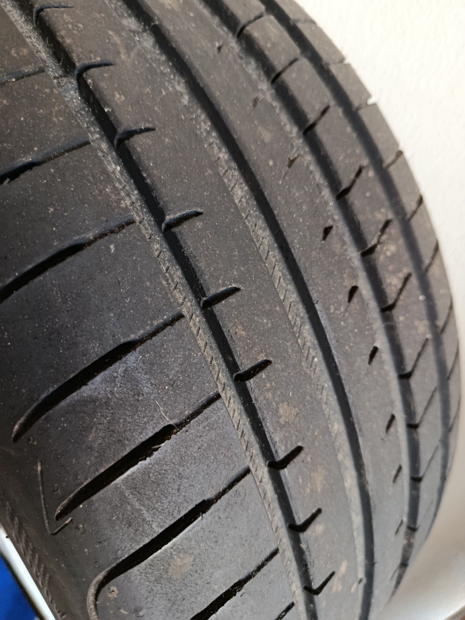 Jante Mercedes AMG com pneu Goodyear