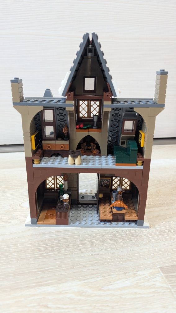 Lego Harry Potter Гаррі Поттер Прогулянка до села Гоґсмід (76388)