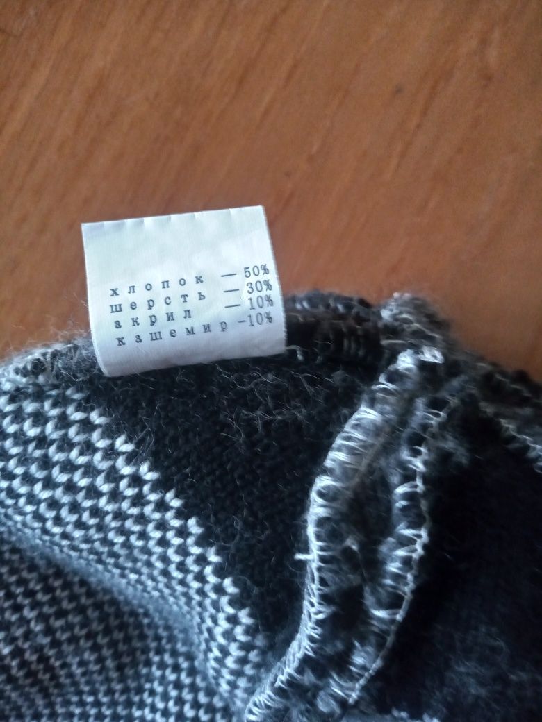 Продам шапку женскую .новая.двойная.натуральный мех помпон
