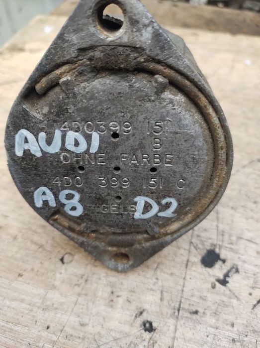 AUDI A8 D2 poduszka 4D0399151C