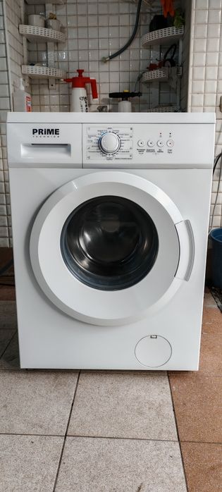 Пральна машина на 5 кг в стані нової, вузька.