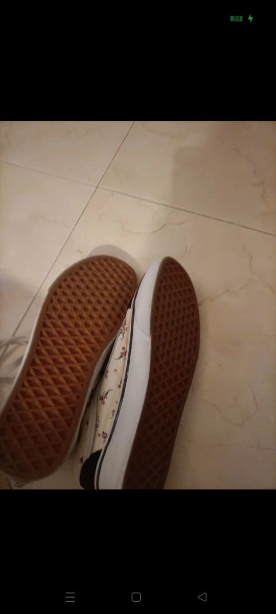 Tênis Vans com flores