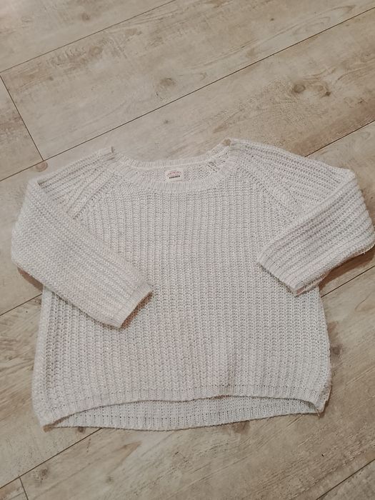 Śliczny sweterek damski