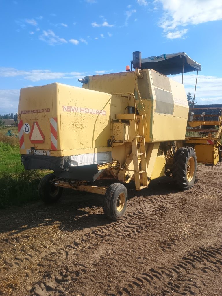 Kombajn zbożowy New Holland 1520
