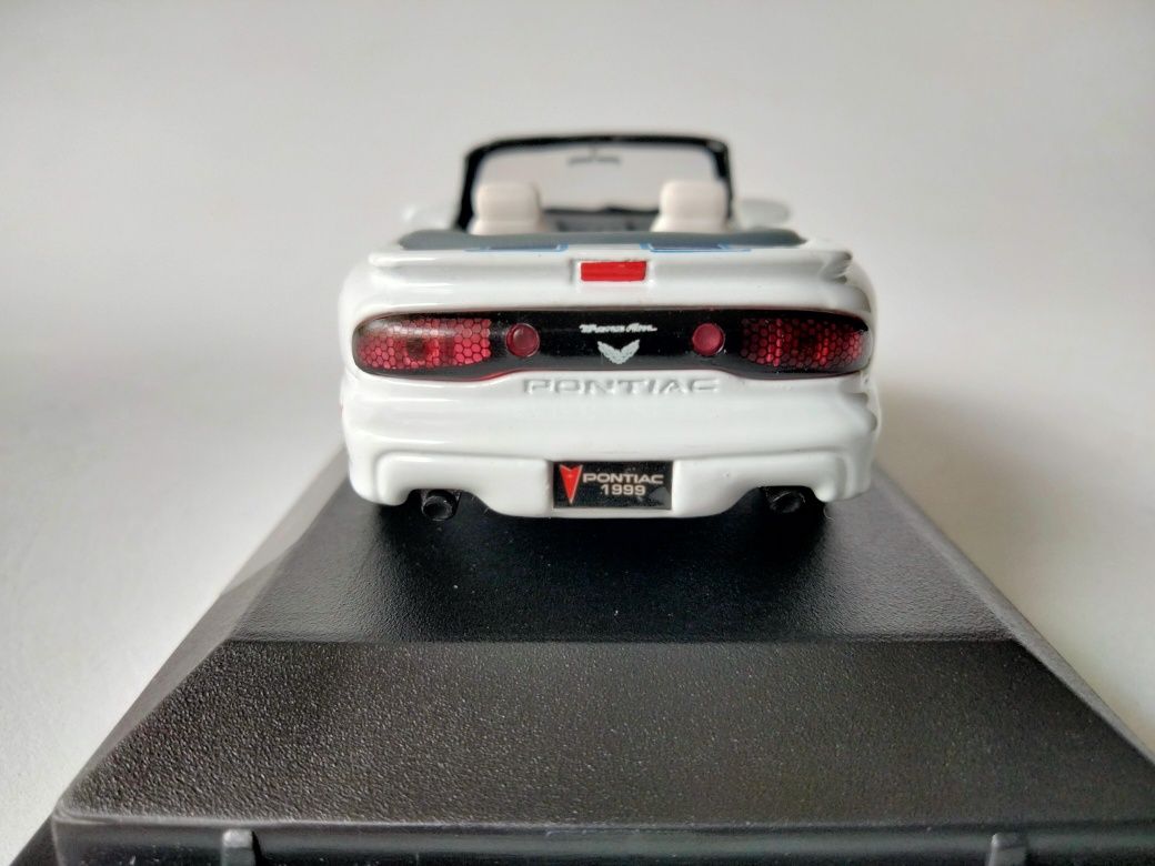 1:43 Pontiac Firebird Trans Am (1999)
